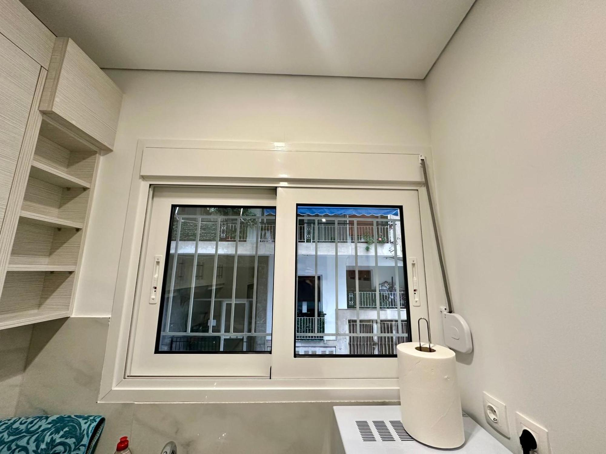 Fully Renovated In The Heart Of Apartment *
